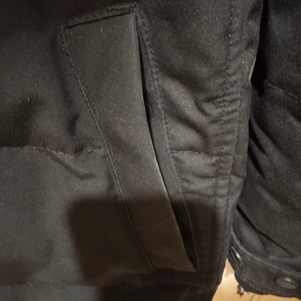 Canada Goose Shelburne Parka #2
Removable coyote fur ruff on hood. - Picture 3 of 12